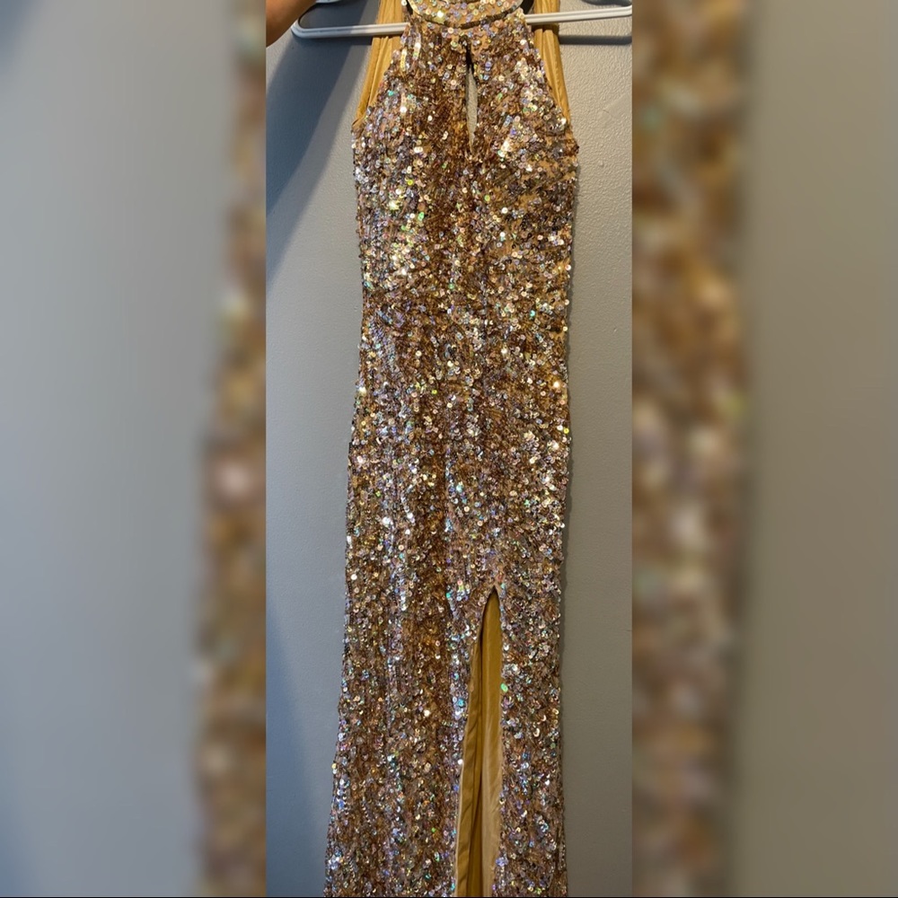 Cassandra Stone 3434A in Gold Size 4